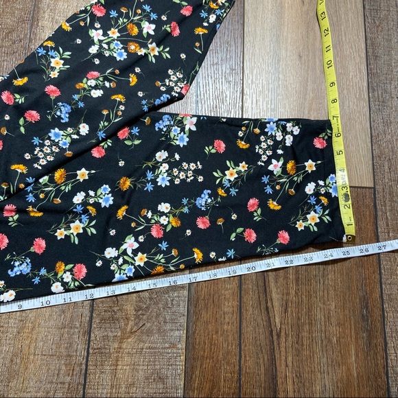 Soho Apparel Floral Stretch Belted Ankle Pants Size M - Picture 9 of 15